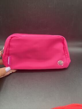 Lululemon Everywhere Belt Bag 1L SONIC PINK
